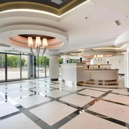 Hanza Tower White 24 Pool & Jacuzzi *